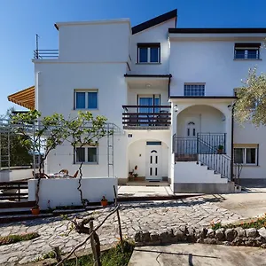 https://studio-jasna-brzac.primorje-gorskikotar.com